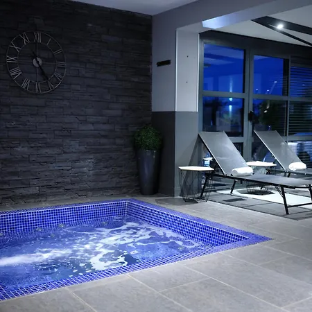 Hotel Demeures & Chateaux De La Renaissance 3*