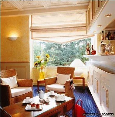 Hotel De La Renaissance - Les Collectionneurs 3*